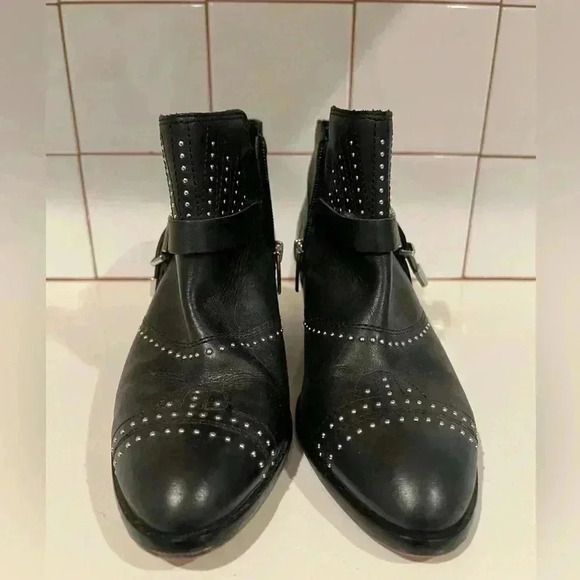 Vince Camuto Dorintina Black Leather Silver Studded Ankle Booties Size 6 NWOT - Picture 2 of 7
